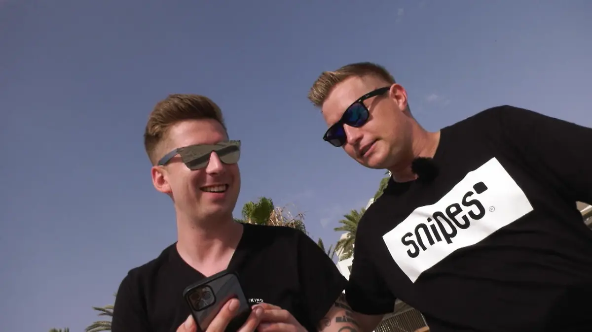 DJ Robin und Schürze singen die Originalversion ihres umstrittenen Songs "Layla" im ZDF Fernsehgarten.