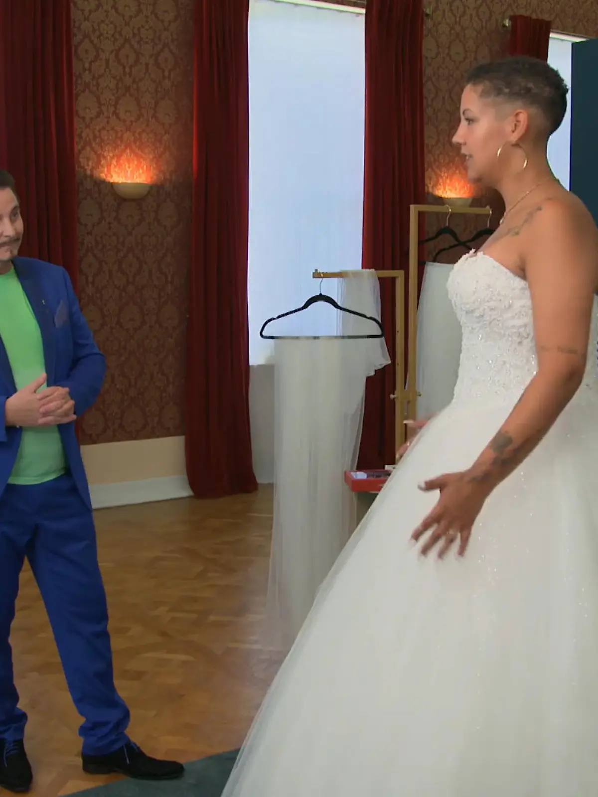 Bild zu: "Uwe zeigt Tracy nochmal was ganz neues"