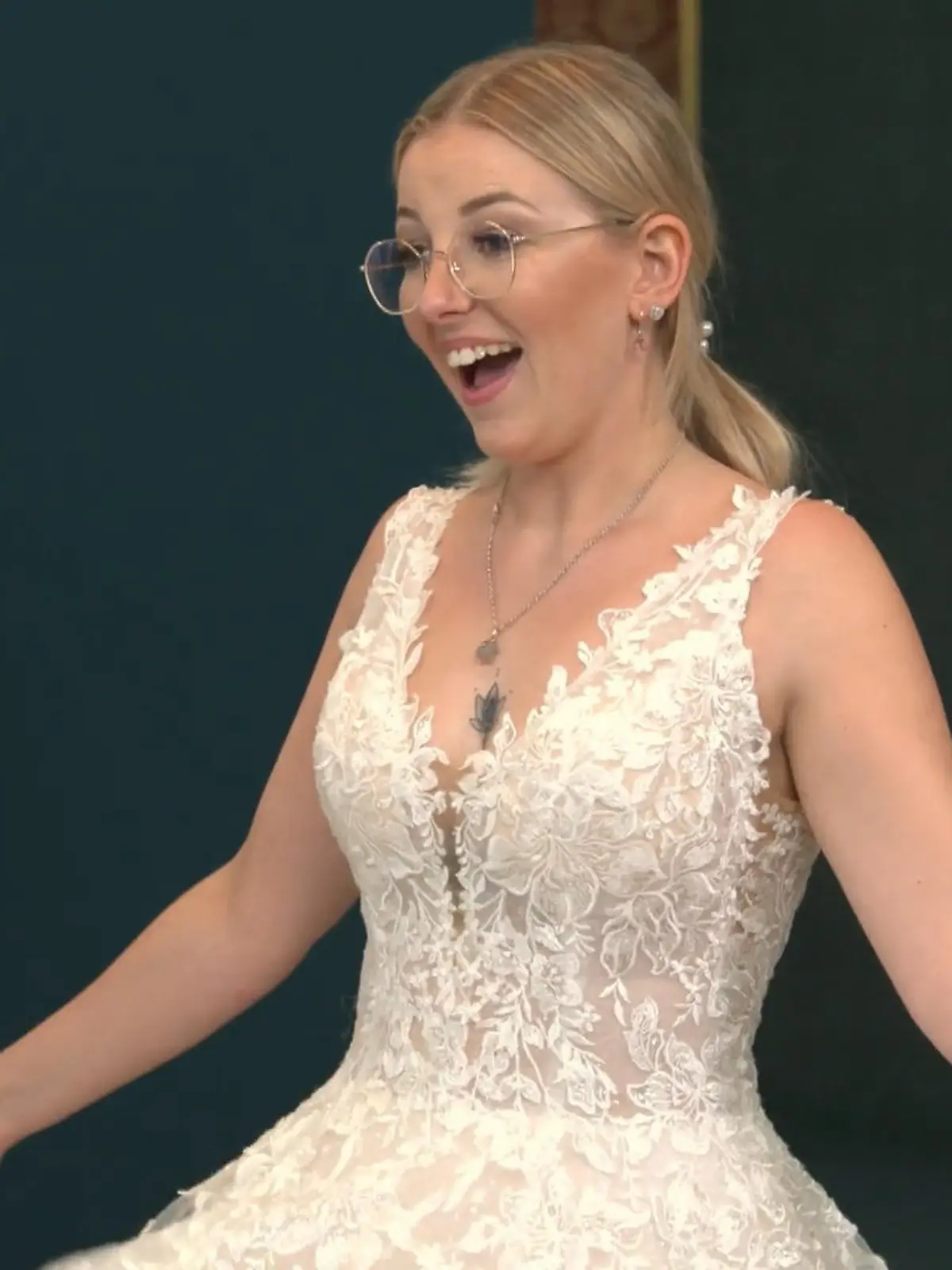 Bild zu: "Jowita hat das perfekte Kleid für Janina"