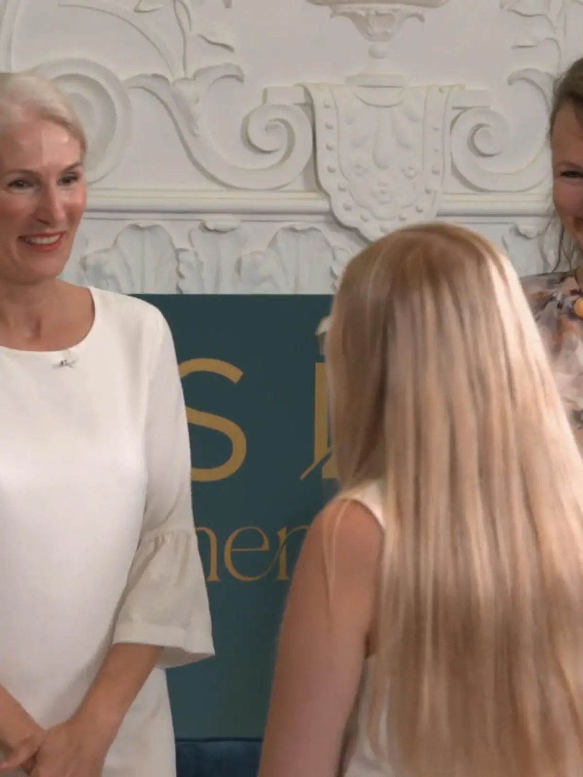 Bild zu: "Rosa und Glitzer sind für Braut Janina ein Muss"