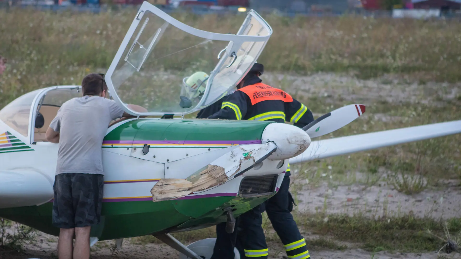 Notlandung in Hamburg. Ein Pilot und sein Passagier kamen glimpflich davon.