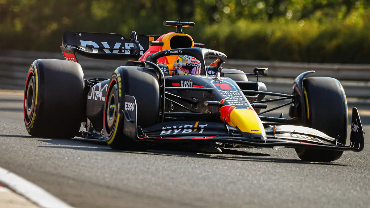 01 Max Verstappen Red Bull Racing Honda during the Hungarian GP, 28-31 July 2022 at Hungaroring, Formula 1 World Championship, WM, Weltmeisterschaft 2022. 29/07/2022 Photo Federico Basile / Insidefoto federicoxbasile 