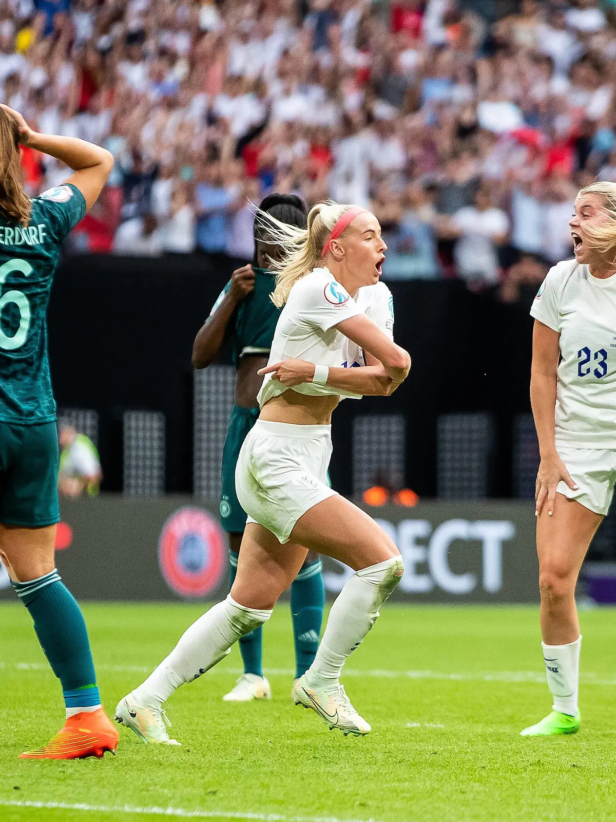 England Women v Germany UEFA WOMENS EURO 2022 31/07/2022. Cup Final GOAL scores 2-1 Chloe Kelly of England Women 18 scores and celebrates during the UEFA WOMENS EURO 2022 match between England Women and Germany at Wembley Stadium, London, England on 31 July 2022. London Wembley Stadium Greater London England Editorial use only PUBLICATIONxNOTxINxUK , Copyright: xManjitxNarotrax PSI-15613-0031 