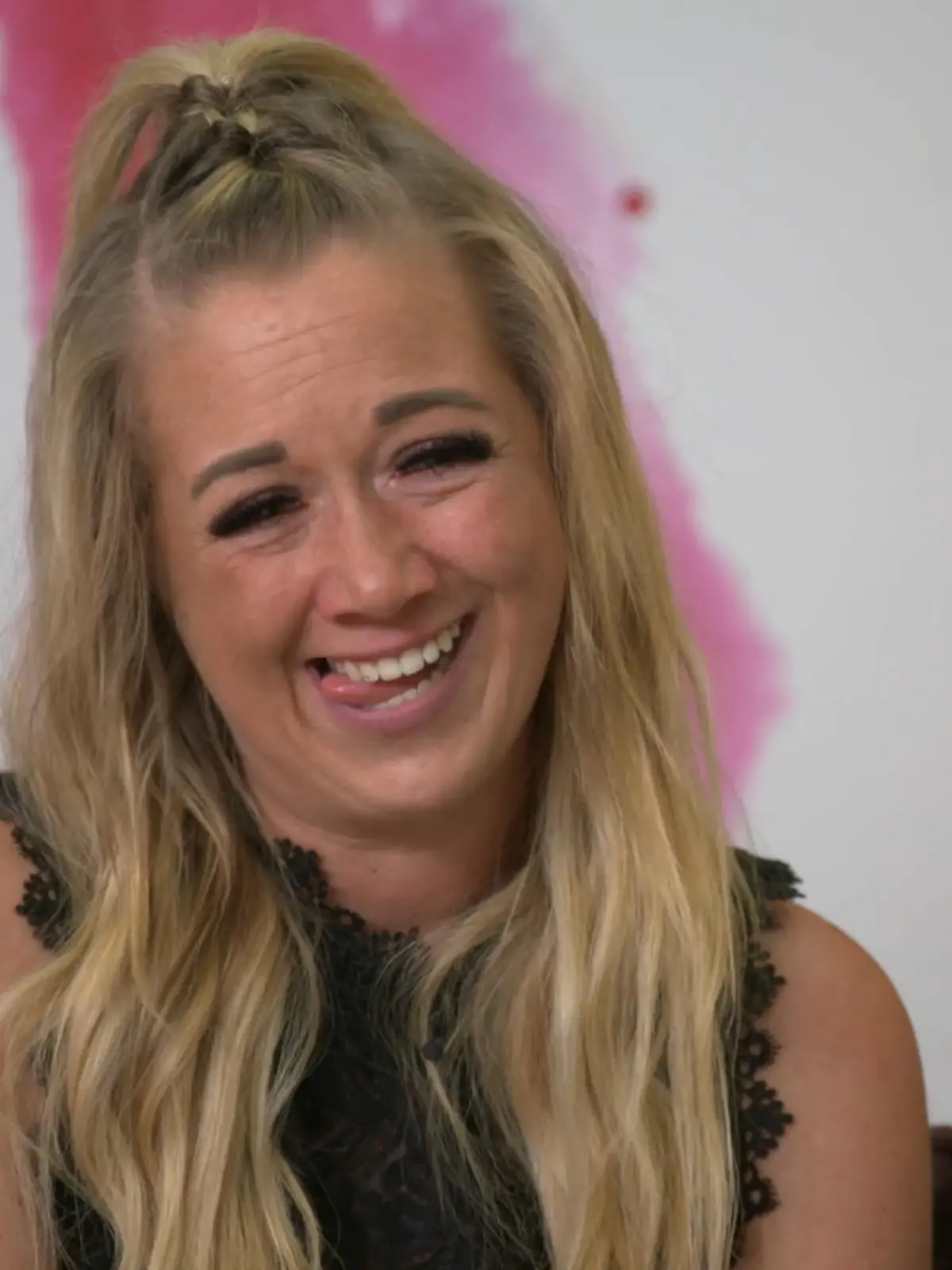 Bild zu: "Berenice möchte ihr Kleid jedes Jahr tragen"