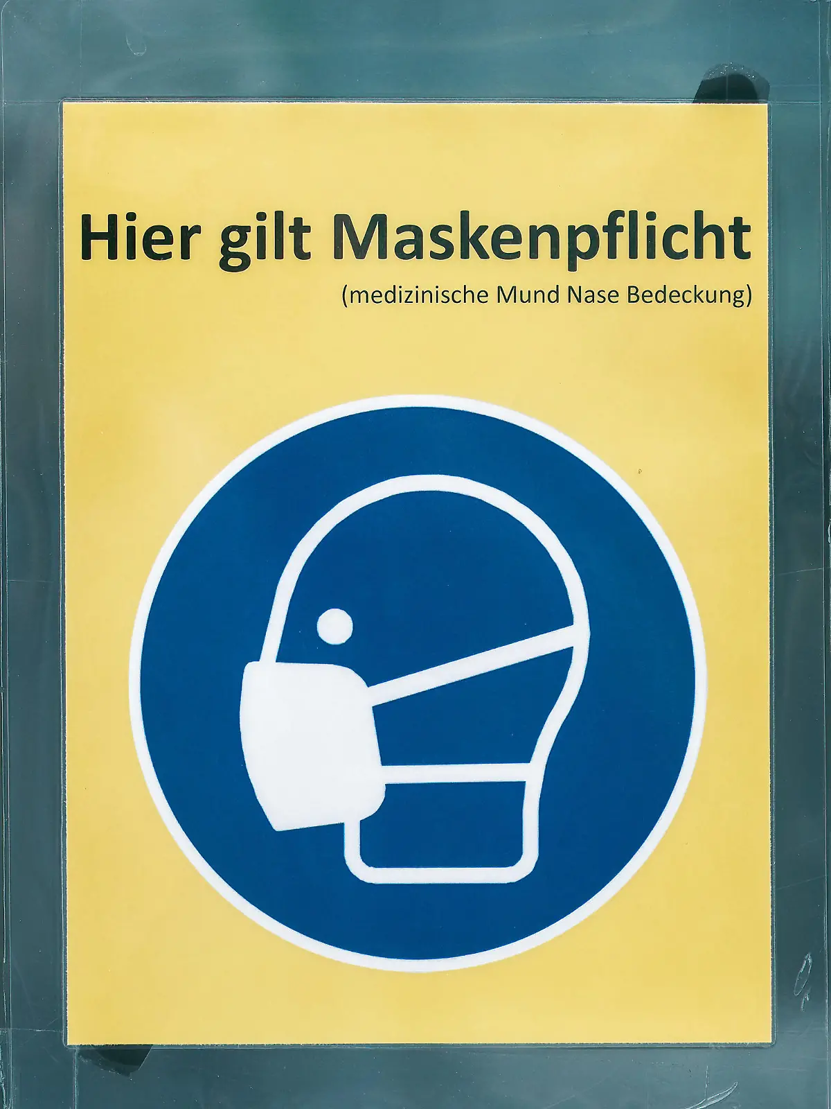  Mühlheim Ruhr 28.07.2022 Covid Corona Lockdown Maskenpflicht Masken Infektionsschutzgesetz Logo Warnhinweis Schutzmaske Stopp Stop Stoppschild Stopschild medizinische Gesichtsmaske Maske FFP2 Mundschutz 2G-Regel 3G-Regel Nasenschutz OP-Maske Inzidenz Mühlheim Ruhr Nordrhein-Westfalen Deutschland *** Mühlheim Ruhr 28 07 2022 Covid Corona Lockdown mask obligation masks infection protection law logo warning protective mask stop stop sign stop sign medical face mask mask FFP2 mouth protection 2G rule 3G rule nose protection OP mask incidence Mühlheim Ruhr Nordrhein Westfalen Germany 