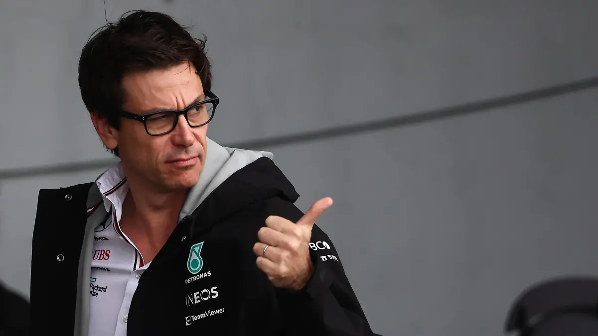 F1 Hungarian Grand Prix Toto Wolff arrives the circuit ahead of the Formula 1 Hungarian Grand Prix at Hungaroring in Budapest, Hungary on July 31, 2022. Budapest Hungary PUBLICATIONxNOTxINxFRA Copyright: xJakubxPorzyckix originalFilename:porzycki-f1hungar220731_npeoh.jpg