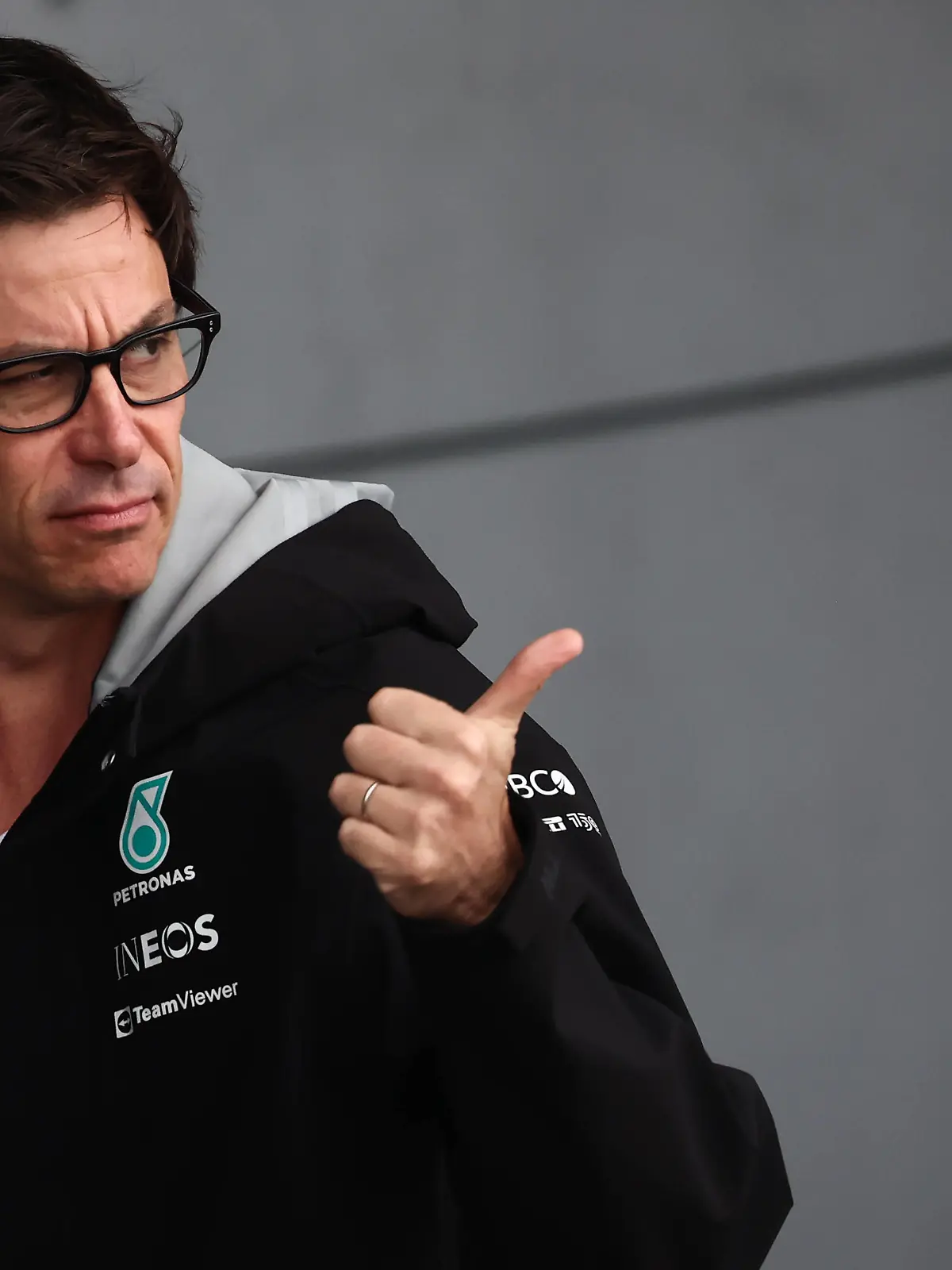 F1 Hungarian Grand Prix Toto Wolff arrives the circuit ahead of the Formula 1 Hungarian Grand Prix at Hungaroring in Budapest, Hungary on July 31, 2022. Budapest Hungary PUBLICATIONxNOTxINxFRA Copyright: xJakubxPorzyckix originalFilename:porzycki-f1hungar220731_npeoh.jpg 