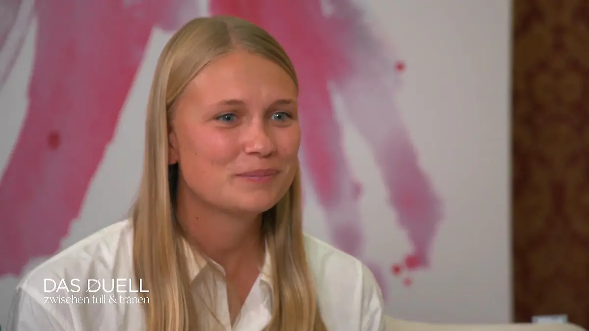 Selinas Zukünftiger ist 23 Jahre älter als sie "Erwachsenes" Kleid gesucht