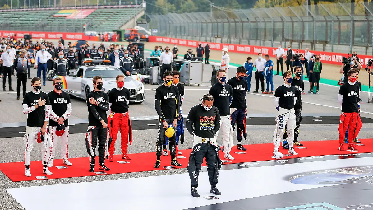 01.11.2020, Autodromo Enzo e Dino Ferrari, Imola, Formula 1 Emirates Gran Premio Dell'emilia Romagna 2020 , im Bild Alle Fahrer bei der Hymne von Italien