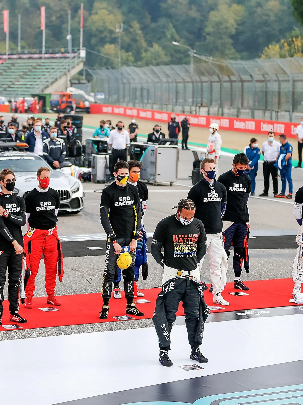 01.11.2020, Autodromo Enzo e Dino Ferrari, Imola, Formula 1 Emirates Gran Premio Dell'emilia Romagna 2020 , im Bild Alle Fahrer bei der Hymne von Italien