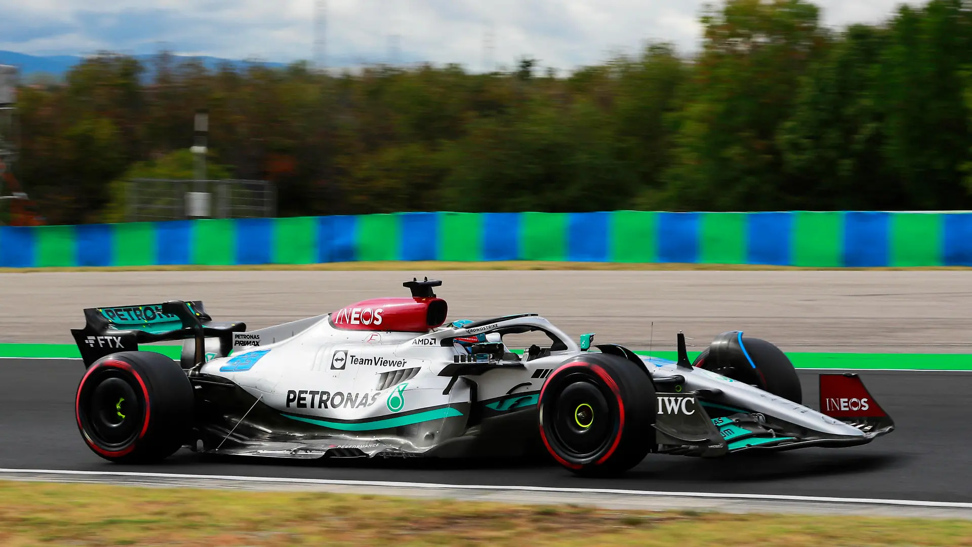 Formula 1 2022: Hungarian GP HUNGARORING, HUNGARY - JULY 30: George Russell, Mercedes W13 during the Hungarian GP at Hungaroring on Saturday July 30, 2022 in Budapest, Hungary. Photo by Steven Tee / LAT Images Images PUBLICATIONxINxGERxSUIxAUTxHUNxONLY GP2213_150159_1ST8051