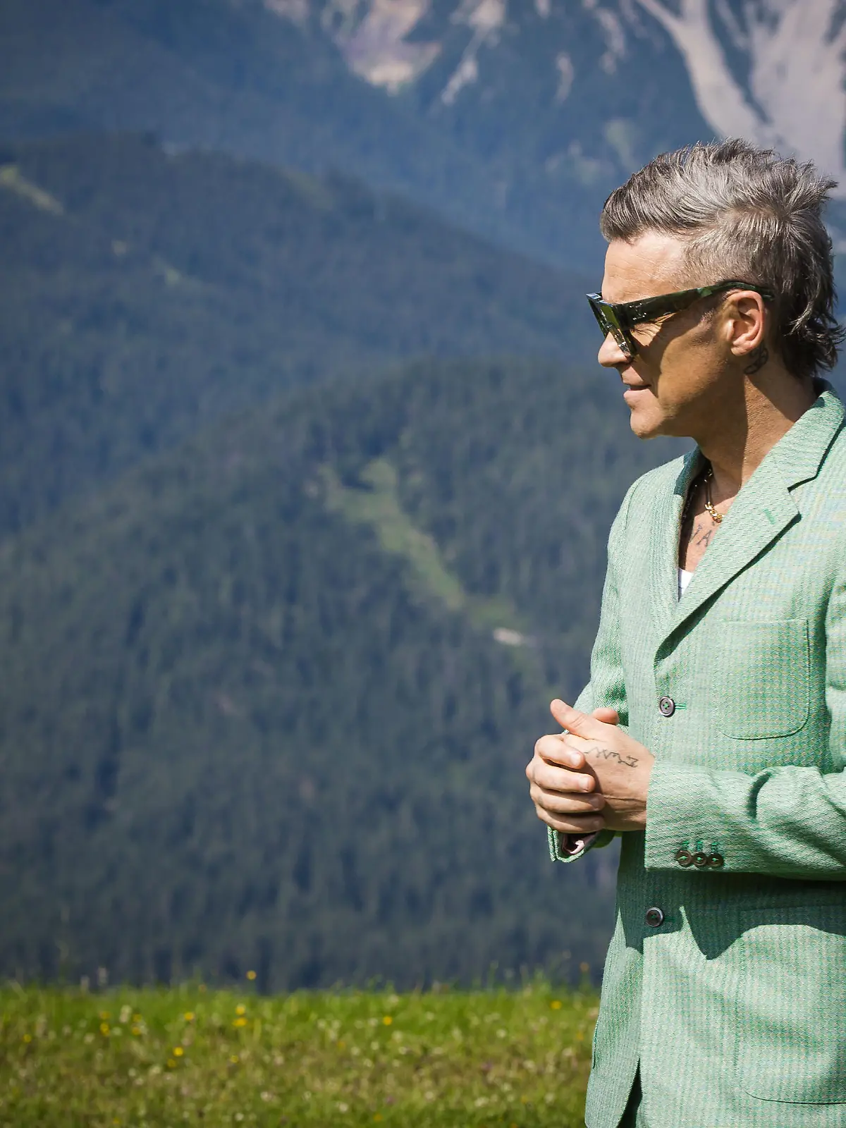 22.07.2023, SCHLADMING, AUT, ROBBIE WILLIAMS, PK SCHLADMING, im Bild ROBBIE WILLIAMS, ANKKUNFT, 

***Robbie Williams announces his appearance at the ski opening in Schladming at a PK at the Reiteralm on July, 23 - 2023***