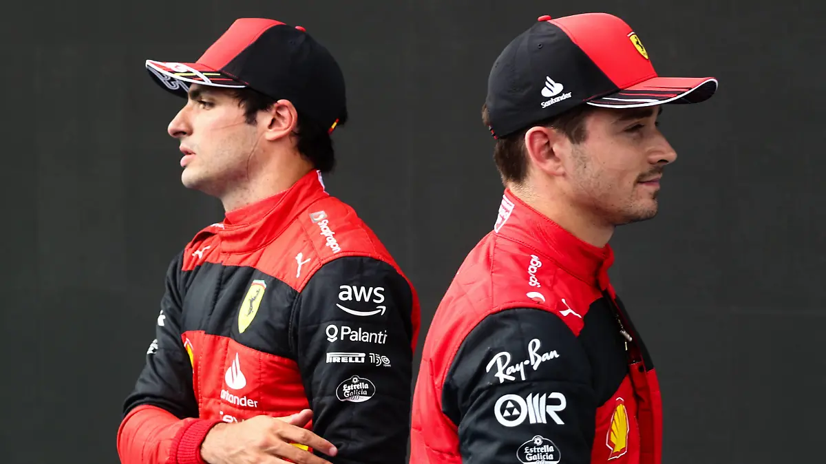 F1 Hungarian Grand Prix Qualifying Carlos Sainz and Charles Leclerc of Ferrari after the qualifying for the Formula 1 Hungarian Grand Prix at Hungaroring in Budapest, Hungary on July 30, 2022. Budapest Hungary PUBLICATIONxNOTxINxFRA Copyright: xJakubxPorzyckix originalFilename:porzycki-f1hungar220730_npvpJ.jpg