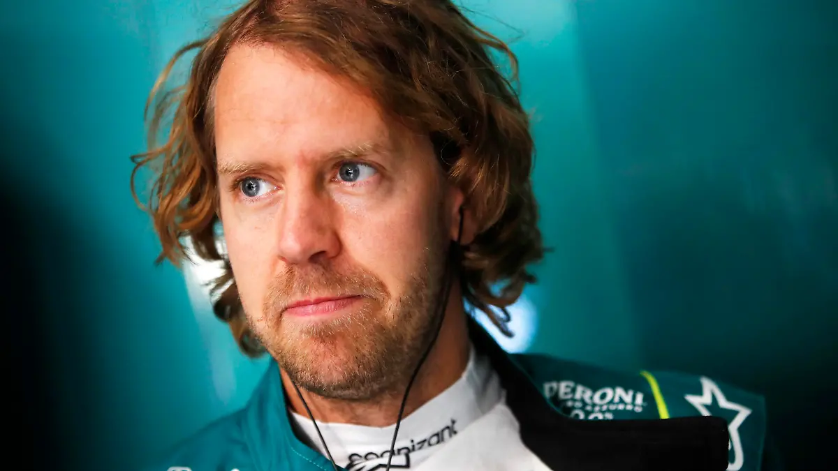 Sport Bilder des Tages Formula 1 2022: Hungarian GP HUNGARORING, HUNGARY - JULY 29: Sebastian Vettel, Aston Martin during the Hungarian GP at Hungaroring on Friday July 29, 2022 in Budapest, Hungary. Photo by Zak Mauger / LAT Images Images PUBLICATIONxINxGERxSUIxAUTxHUNxONLY GP2213_114920_56I0923