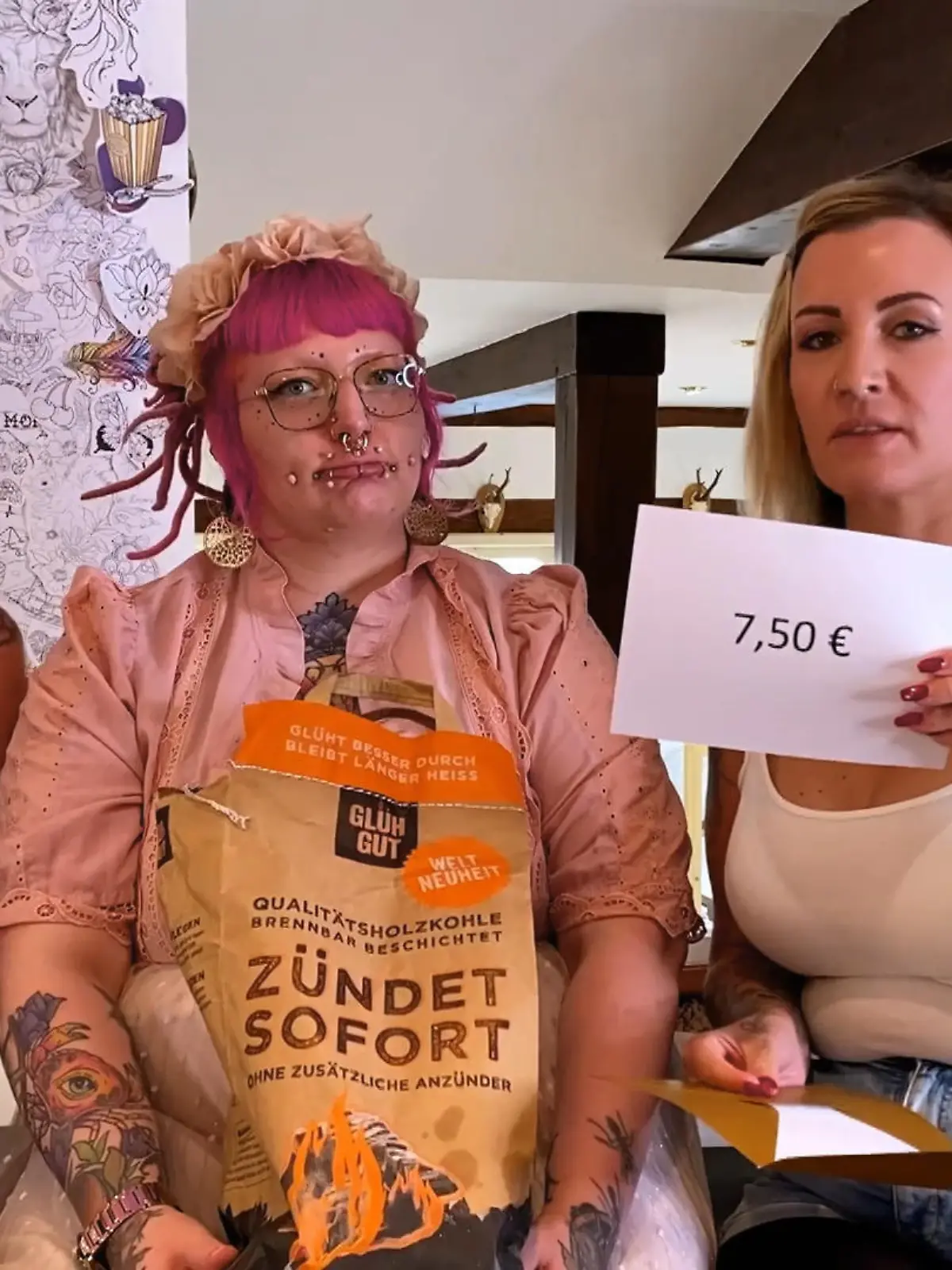 Bild zu: "Qualitätsholzkohle welche sofort zündet"