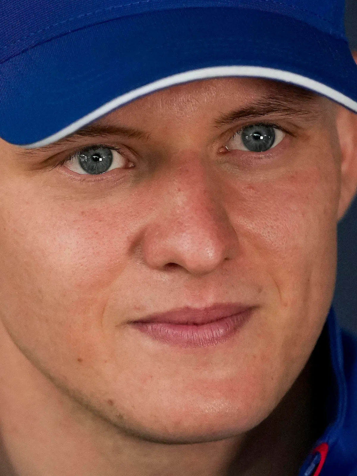 ARCHIV - 07.07.2022, Österreich, Spielberg: Formel 1: Pressekonferenz des Weltverbands vor dem Großen Preis von Österreich: Mick Schumacher aus Deutschland vom Team Haas beantwortet die Fragen der Journalisten während einer Pressekonferenz. (zu dpa «Punkte, Urlaub, neuer Vertrag: Mick Schumachers Formel-1-Fahrplan») Foto: Matthias Schrader/AP/dpa +++ dpa-Bildfunk +++