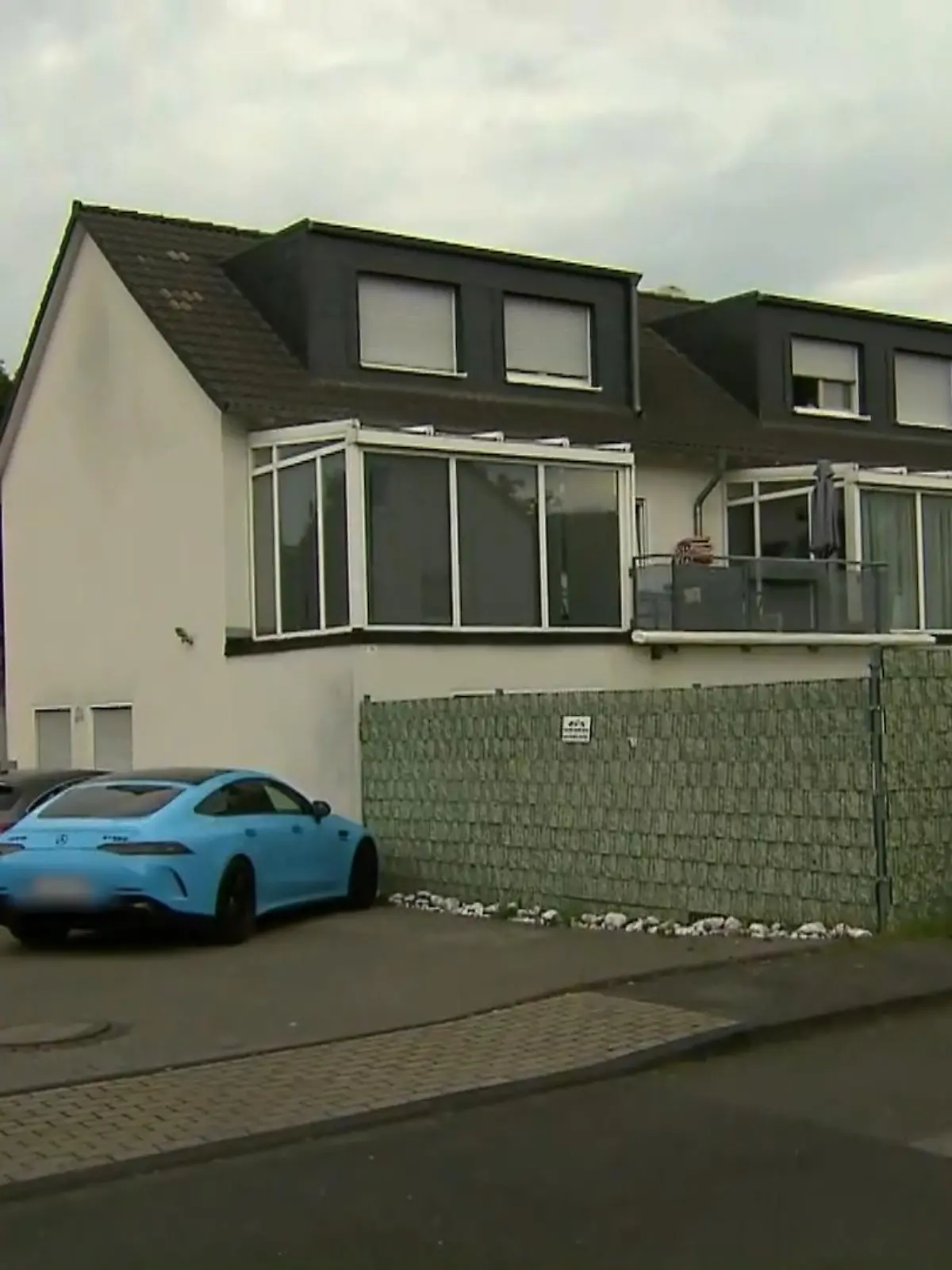 Bild zu: "Clan-Haus unterm Hammer"