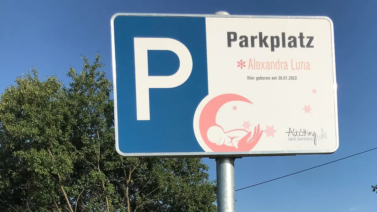 Parkplatzschild trägt Namen von Baby Alexandra Luna