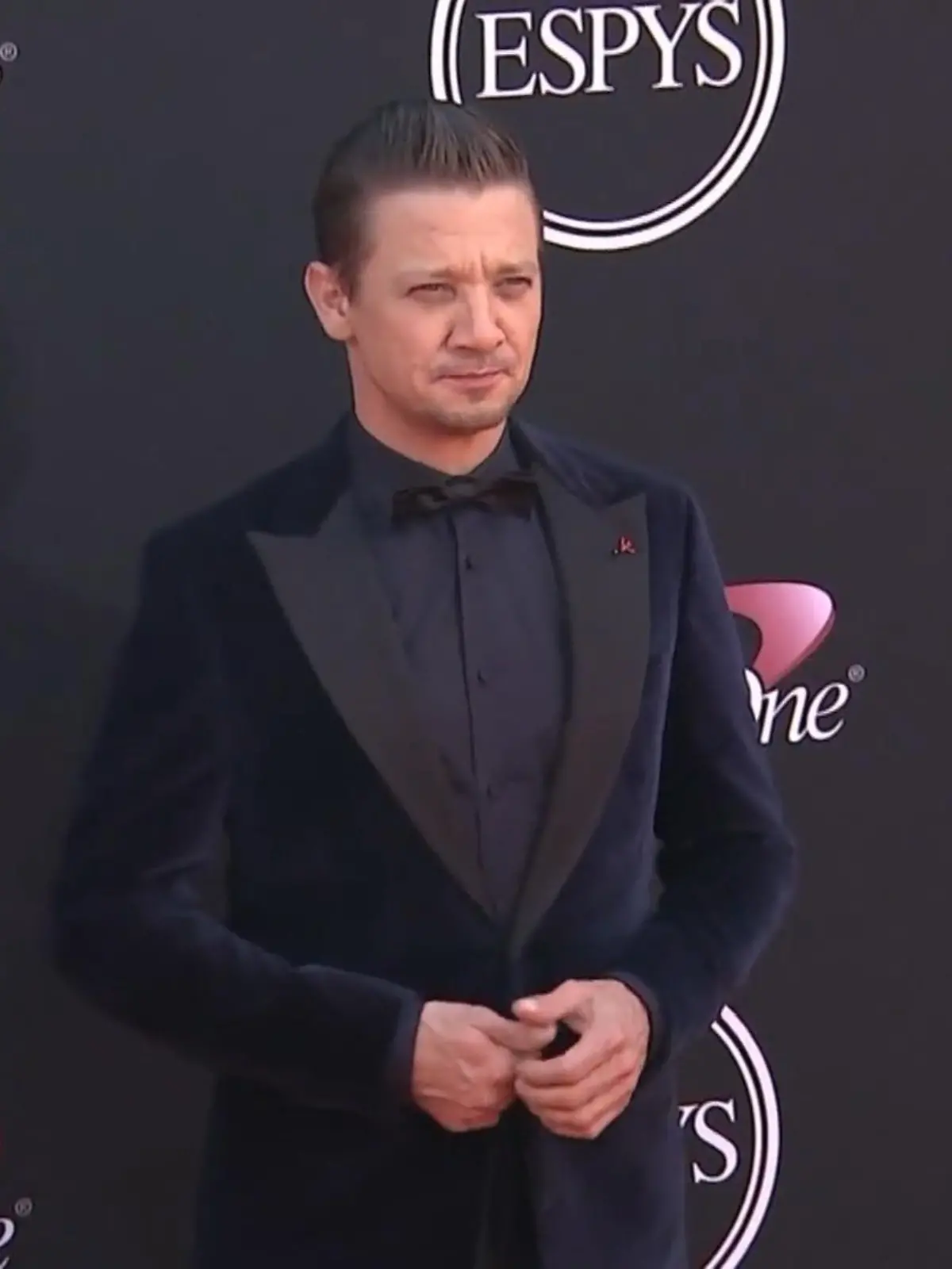 Bild zu: "Sorge! Jeremy Renner liegt nach Unfall im Krankenhaus"