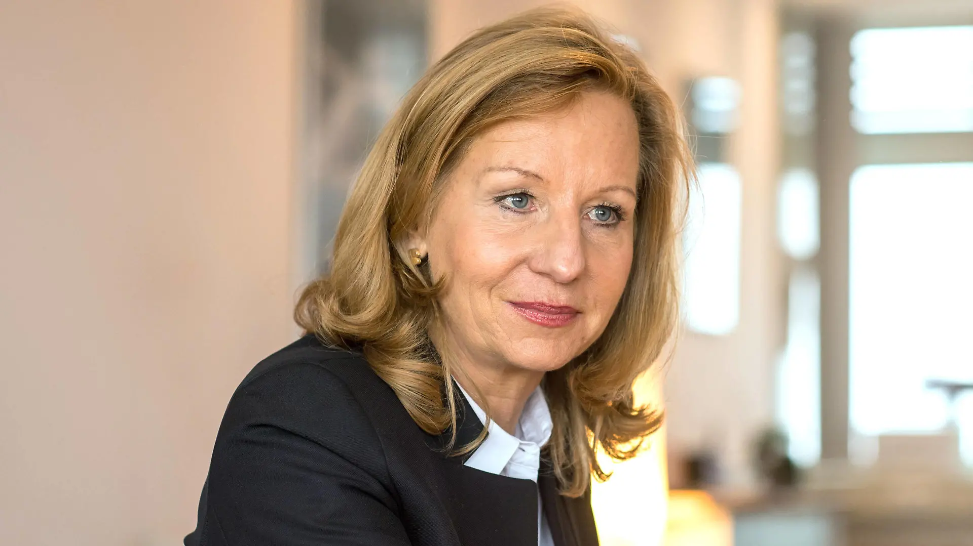  Die Intendantin des Rundfunks Berlin-Brandenburg RBB, Patricia Schlesinger Foto vom 07.11.19, sieht neue Sparrunden auf ihren Sender zukommen. Die angekuendigte Erhoehung des Rundfunkbeitrags um 86 Cent, die deutlich unter den Bedarfsanmeldungen der oeffentlich-rechtlichen Sender liegt, treffe die kleinen und mittleren Sender besonders, sagte Schlesinger dem Evangelischen Pressedienst epd. Der RBB sei bereits sehr schlank aufgestellt, er habe kein Polster: Da bleibt wenig Speck auf der Rippe. Wir stecken das meiste Geld ins Programm. Siehe epd-Gespraech vom 12.12.2019 RBB-Intendantin Patricia Schlesinger *** The director of the Berlin Brandenburg radio station RBB, Patricia Schlesinger, photo of 07 11 19, sees new sparring sessions approaching her station. The announced increase of the radio contribution by 86 cents, which is si Copyright: epd-bild/ChristianxDitsch