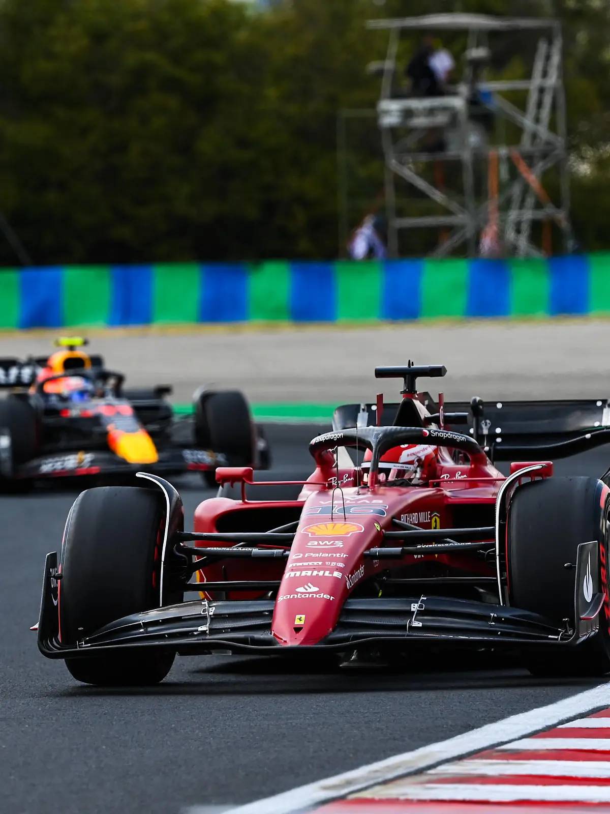  Formula 1 2022: Hungarian GP HUNGARORING, HUNGARY - JULY 29: Charles Leclerc, Ferrari F1-75, leads Sergio Perez, Red Bull Racing RB18 during the Hungarian GP at Hungaroring on Friday July 29, 2022 in Budapest, Hungary. Photo by Mark Sutton / Sutton Images Images PUBLICATIONxINxGERxSUIxAUTxHUNxONLY GP2213_134436MS1_3860