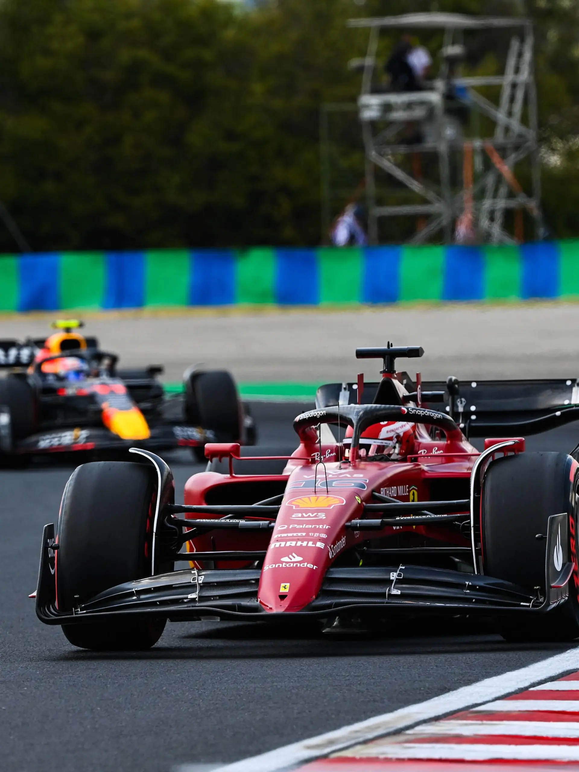  Formula 1 2022: Hungarian GP HUNGARORING, HUNGARY - JULY 29: Charles Leclerc, Ferrari F1-75, leads Sergio Perez, Red Bull Racing RB18 during the Hungarian GP at Hungaroring on Friday July 29, 2022 in Budapest, Hungary. Photo by Mark Sutton / Sutton Images Images PUBLICATIONxINxGERxSUIxAUTxHUNxONLY GP2213_134436MS1_3860
