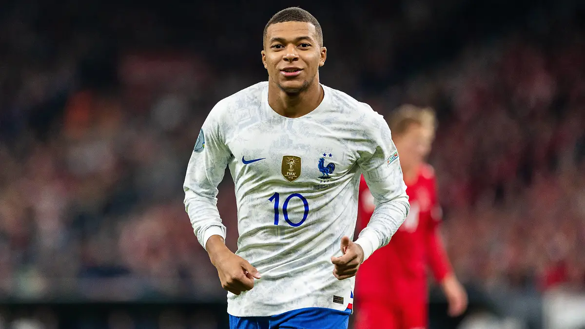 Denmark v France, UEFA Nations League, Copenhagen, Denmark Copenhagen, Denmark. 25th, September 2022. Kylian Mbappe 10 of France seen during the UEFA Nations League match between Denmark and France at Parken in Copenhagen. Copenhagen Denmark PUBLICATIONxNOTxINxDENxNORxFIN Copyright: xGonzalesxPhoto/DejanxObretkovicx 