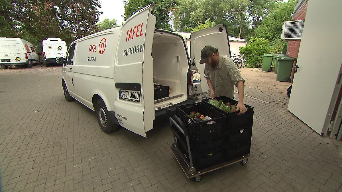 Nach den Bränden leiht die Tafel aus Gifhorn der Celler Tafel ein Kühlfahrzeug.