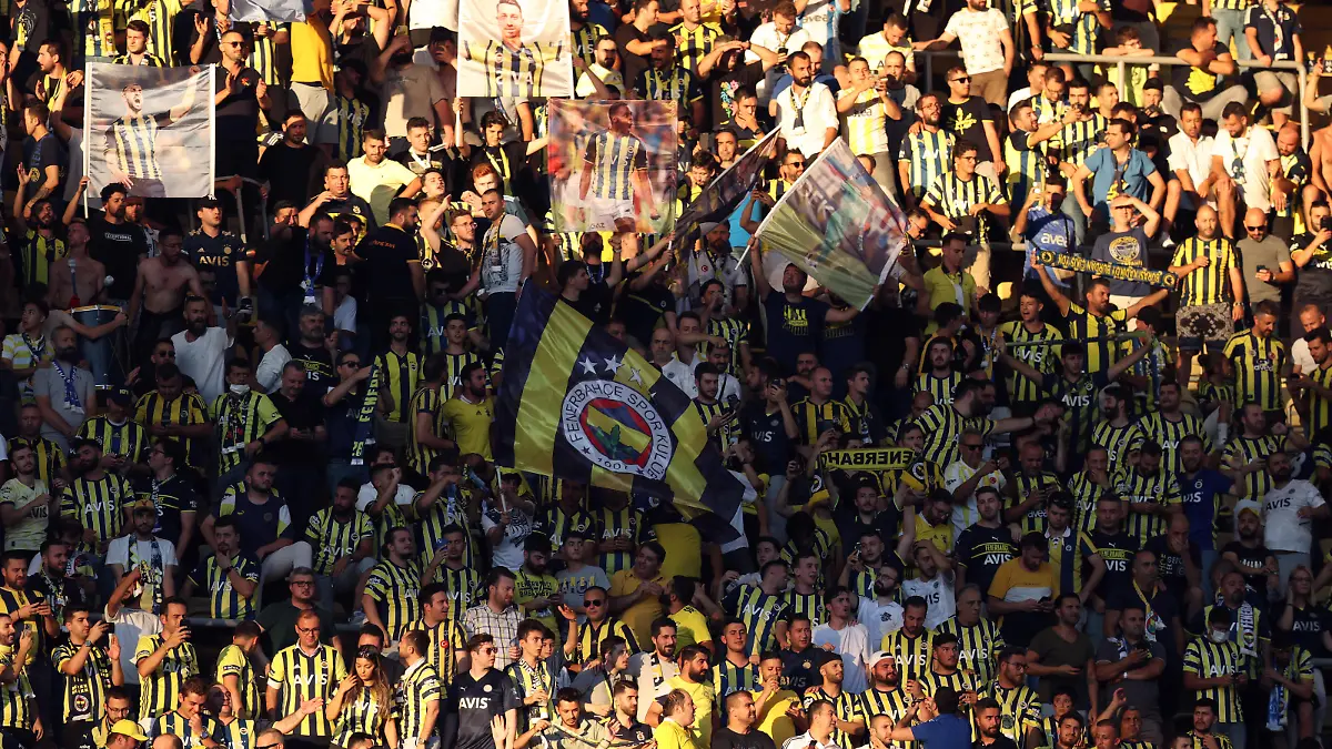 ISTANBUL, TURKIYE - JULY 27: Supporters of Fenerbahce cheer during UEFA Champions League second qualifying round 2nd leg match between Fenerbahce and Dynamo Kyiv at Ulker Stadium in Istanbul, Turkiye on July 27, 2022. Ali Atmaca / Anadolu Agency