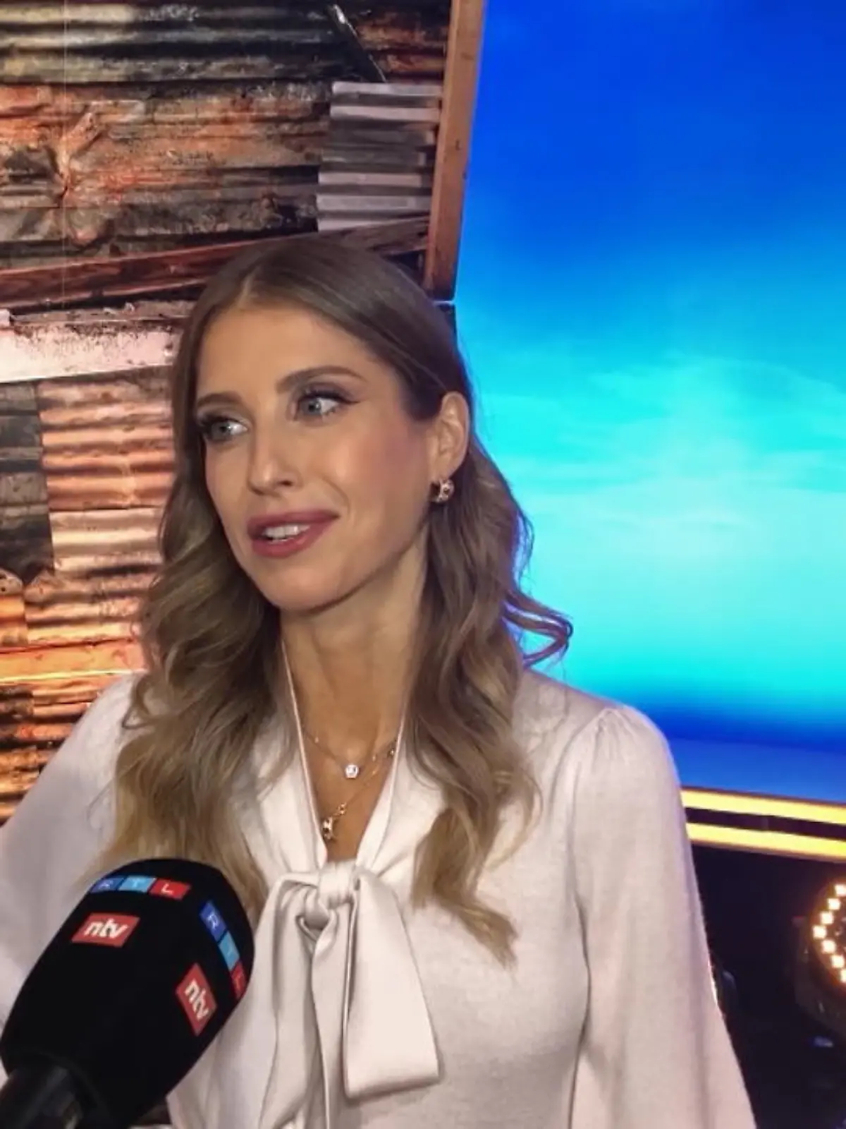 Bild zu: "Für diesen Fußball-Verein schlägt Cathy Hummels' Herz"