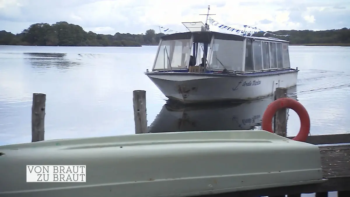 Eine Hochzeit auf wilden Gewässern Auf einem Boot