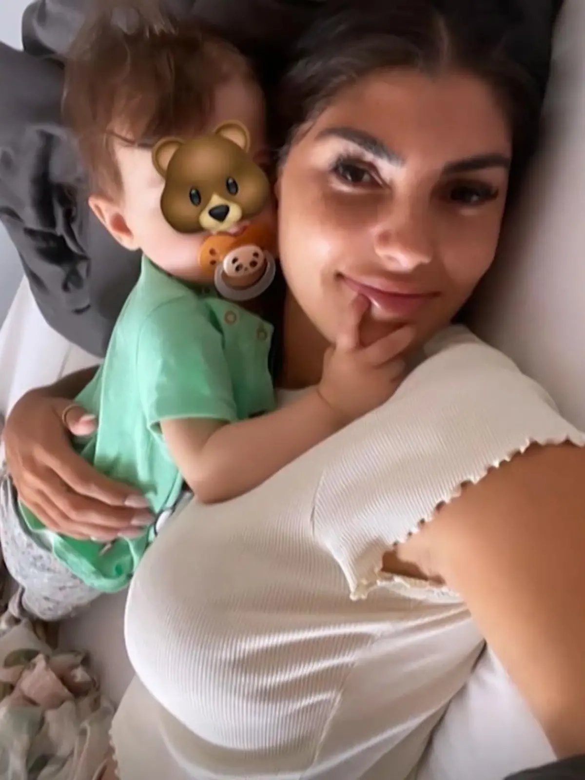 Bild zu: "Tochter von Yeliz Koc macht ihr erstes Selfie"