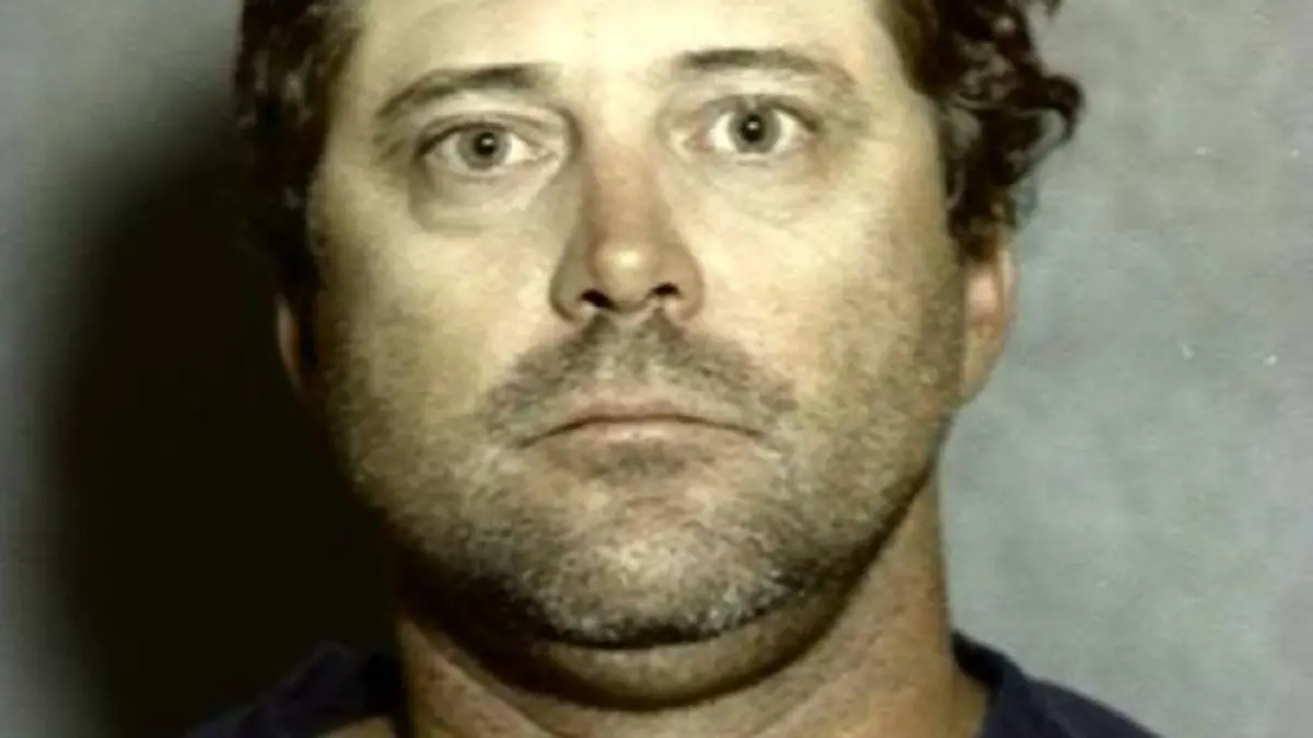 Reuben Smith ist der Mörder von Rose Lloyd (†23) und Renee Cuevas (†27). Zur Rechenschaft gezogen wird der 39-Jährige nicht, er hatte sich 1999 in Las Vegas erschossen.