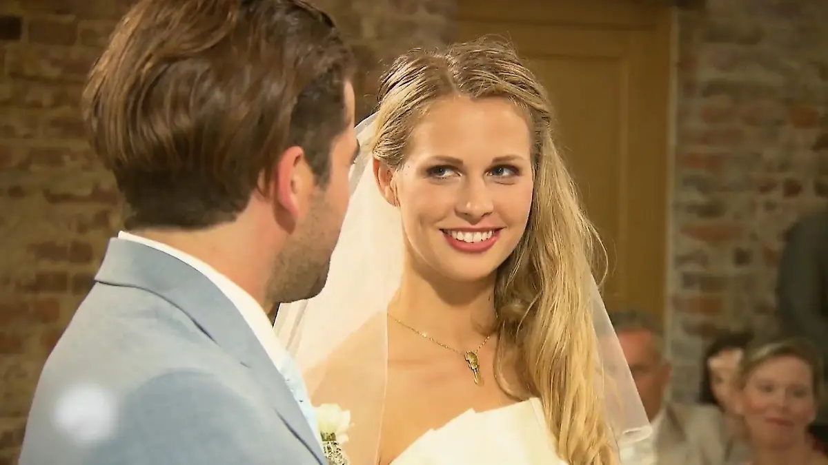 In der Serie "Köln 50667" haben Daniel Peukmann und Carolina Noeding schon mal getestet, wie sich so eine Hochzeit anfühlt: Ihre Rollen Marc und Jule haben sich das Jawort nämlich längst gegeben.