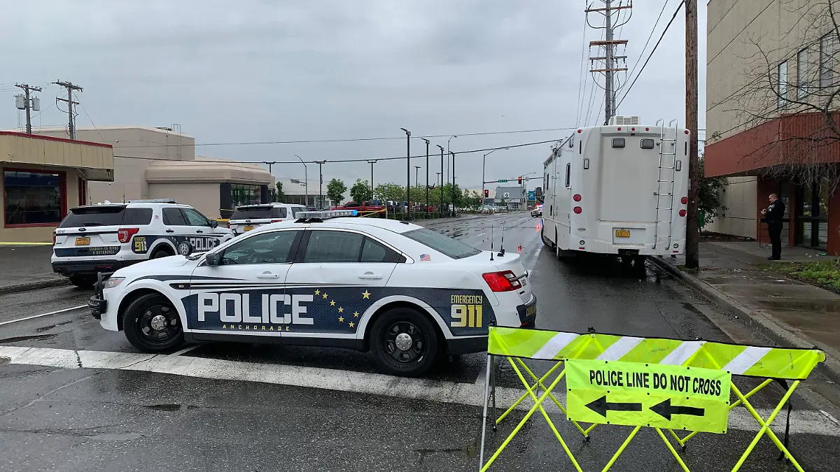 Police in Anchorage, Alaska, block the area of a shooting that left one woman dead and four other people injured on June 19, 2021. (David Hulen/Anchorage Daily News/TNS/ABACAPRESS.COM - NO FILM, NO VIDEO, NO TV, NO DOCUMENTARY
