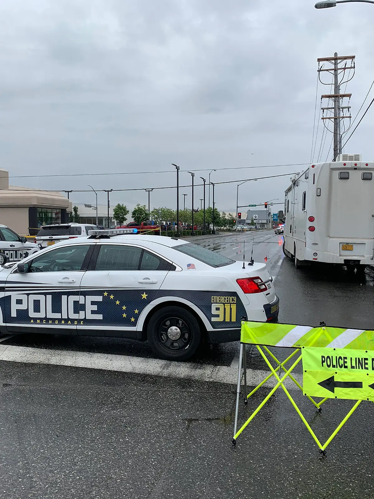 Police in Anchorage, Alaska, block the area of a shooting that left one woman dead and four other people injured on June 19, 2021. (David Hulen/Anchorage Daily News/TNS/ABACAPRESS.COM - NO FILM, NO VIDEO, NO TV, NO DOCUMENTARY
