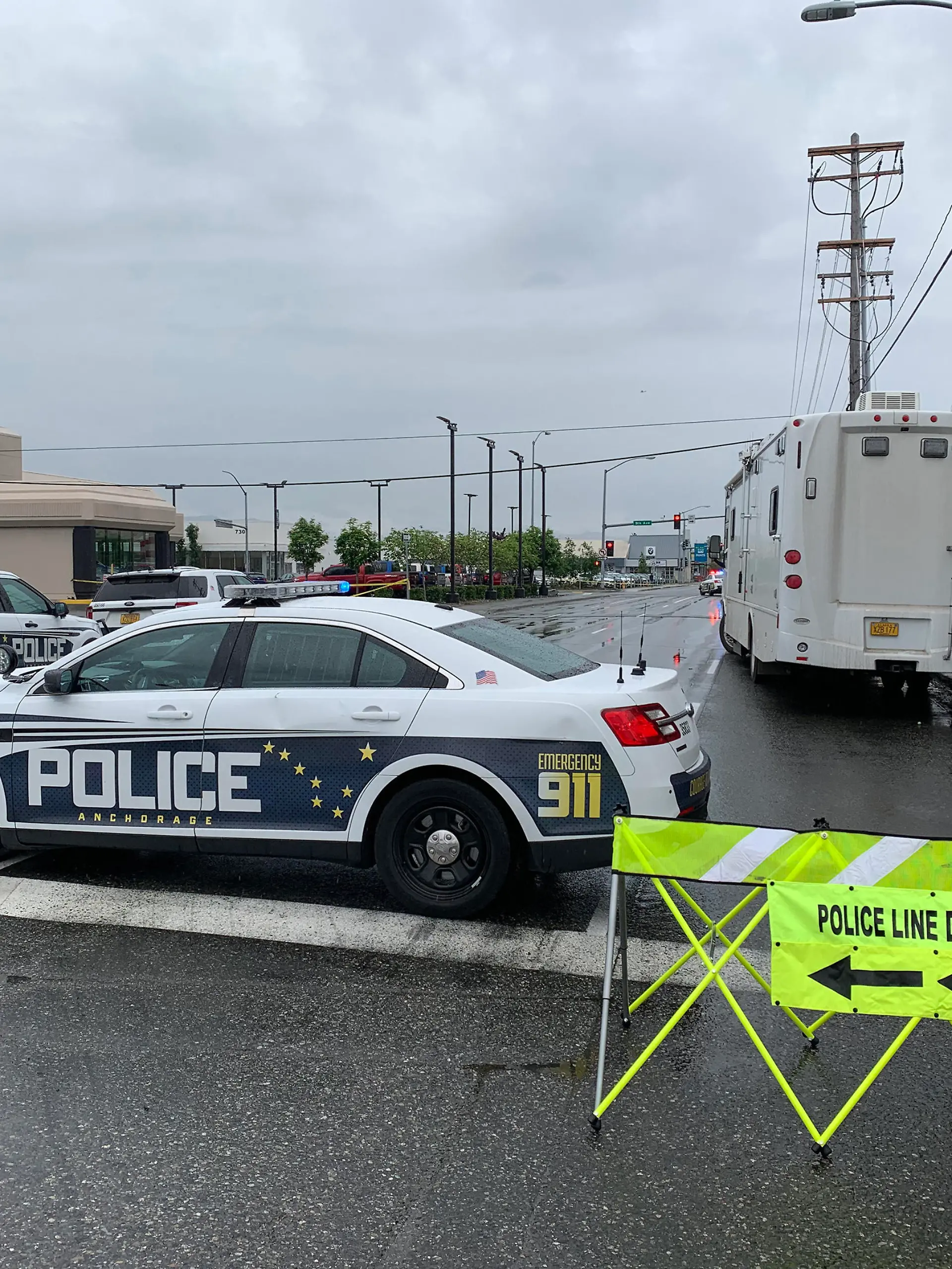 Police in Anchorage, Alaska, block the area of a shooting that left one woman dead and four other people injured on June 19, 2021. (David Hulen/Anchorage Daily News/TNS/ABACAPRESS.COM - NO FILM, NO VIDEO, NO TV, NO DOCUMENTARY