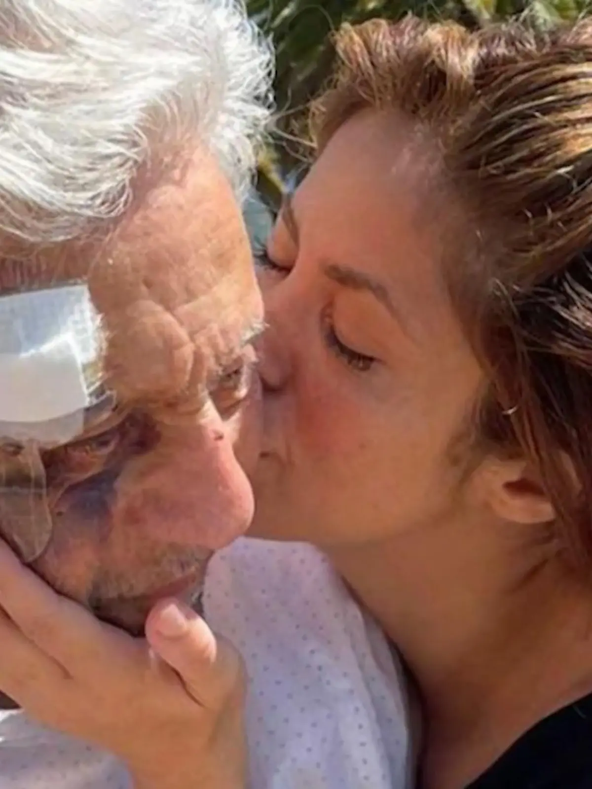 Bild zu: "Shakira besucht Papa im Krankenhaus"
