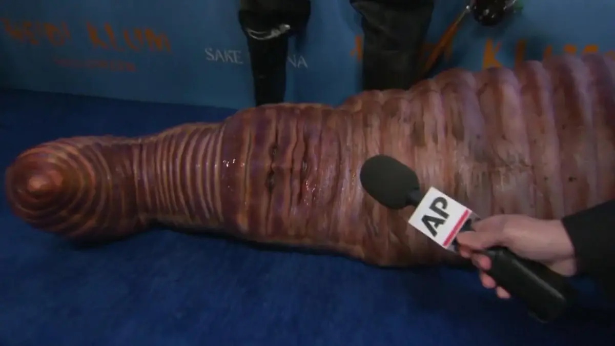 Heidi Klum muss Interviews im Liegen geben Wegen Halloween-Kostüm