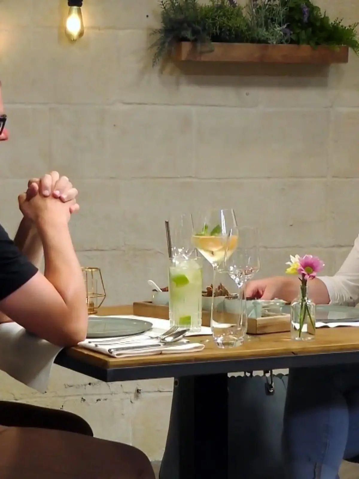 Bild zu: "Nimmt Mathias Lisa auf den Arm?"