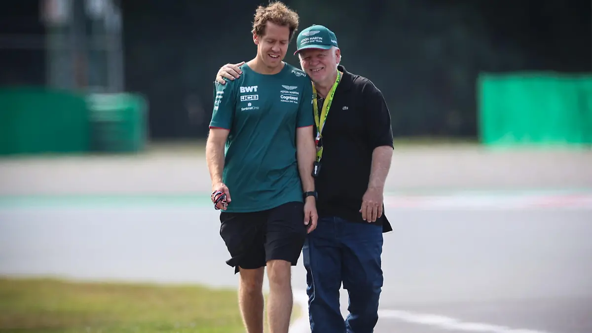 Sebastian Vettel (GER) Aston Martin F1 Team walks the circuit with his father Norbert Vettel (GER
09.09.2021. Formula 1 World Championship, Rd 14, Italian Grand Prix, Monza, Italy, Preparation Day.
- www.xpbimages.com, EMail: requests@xpbimages.com © Copyright: Charniaux / XPB Images