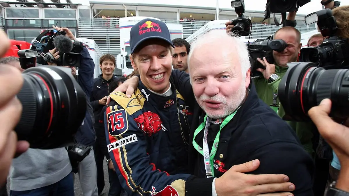 14.09.2008 Monza, Italy, Sebastian Vettel (GER), Scuderia Toro Rosso with his father Norbert - Formula 1 World Championship, Rd 14, Italian Grand Prix, Sunday Podium - www.xpb.cc, EMail: info@xpb.cc - copy of publication required for printed pictures. Every used picture is fee-liable. © Copyright: GEPA / xpb.cc - LEGAL NOTICE: THIS PICTURE IS NOT FOR AUSTRIA PRINT USE, KEINE PRINT BILDNUTZUNG IN OSTERREICH!