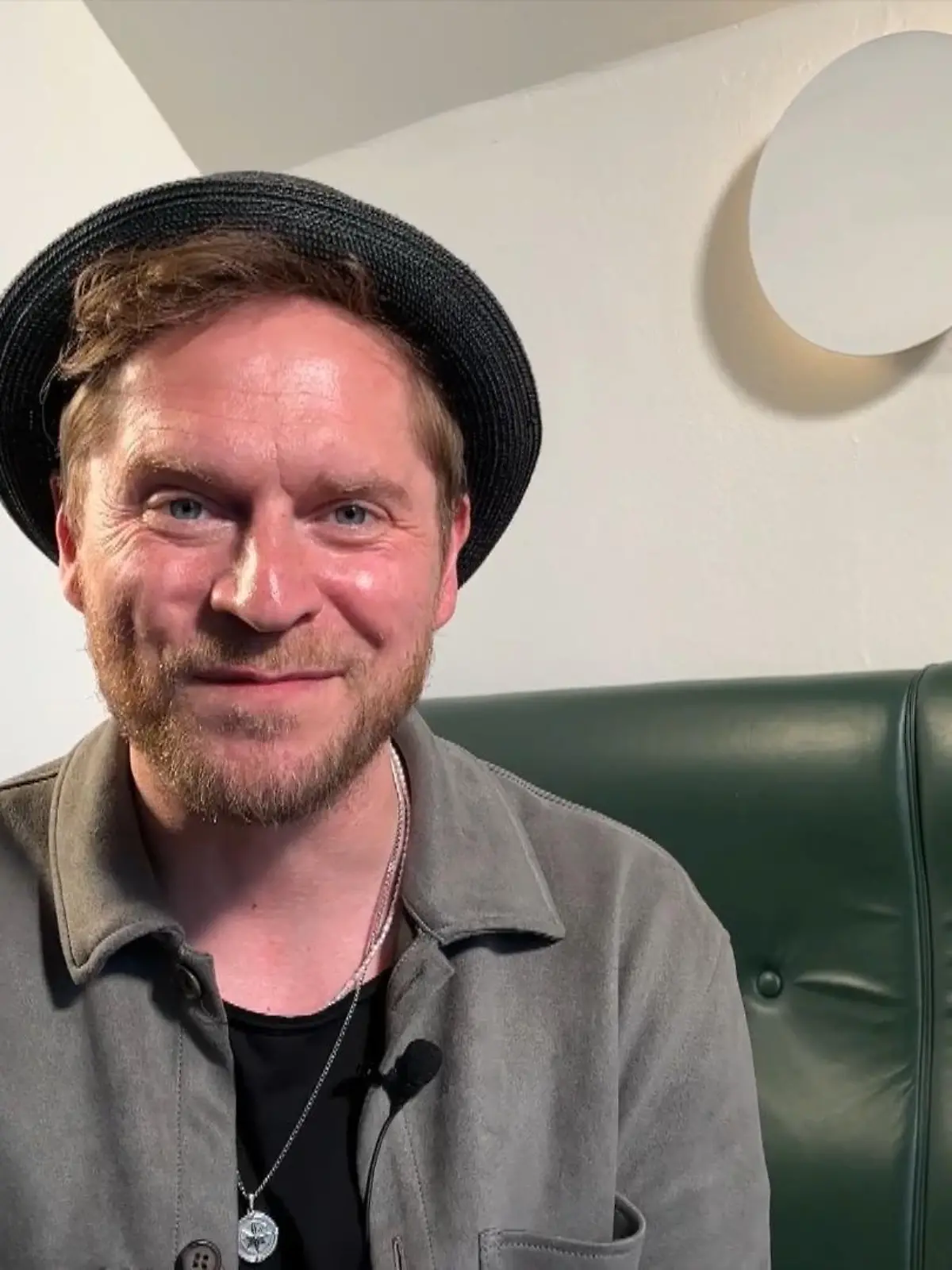 Bild zu: "Johannes Oerding singt "Sing meinen Song" ein Ständchen"