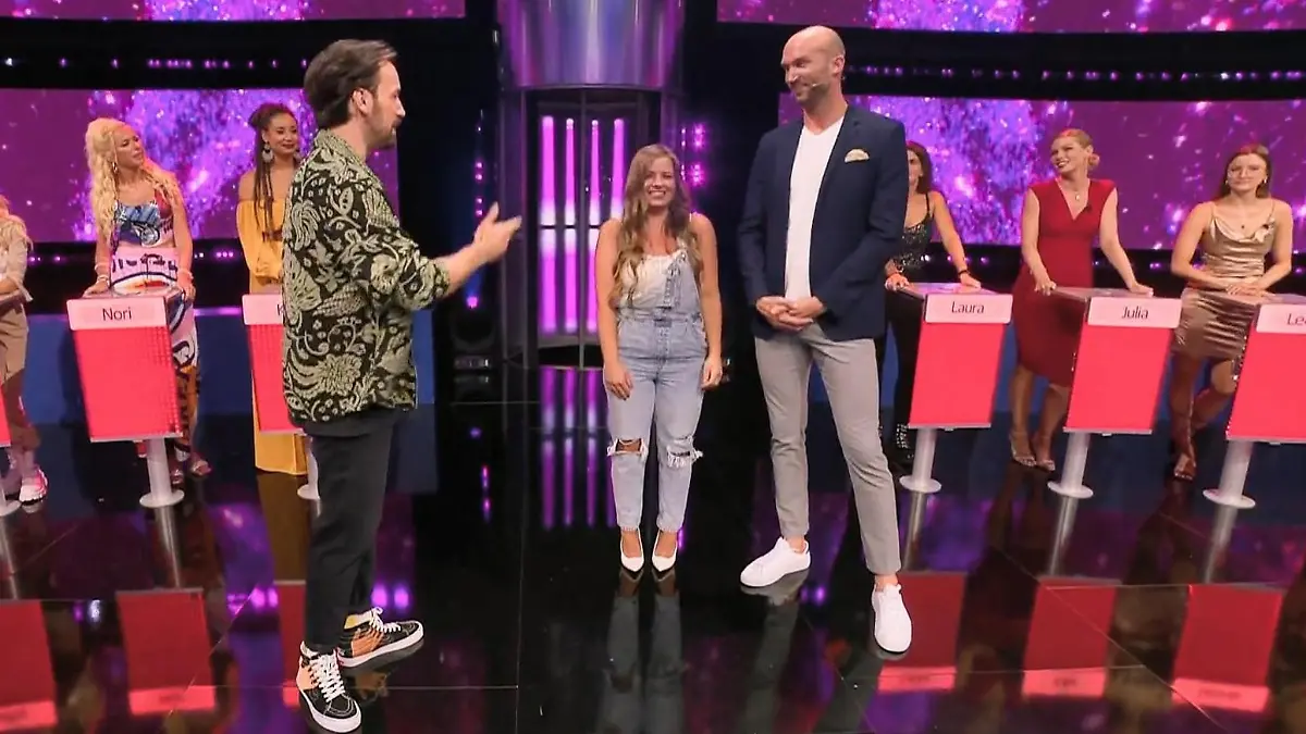 So einen Größenunterschied gab es noch nie! Take Me Out: Rebecca und Hendrik