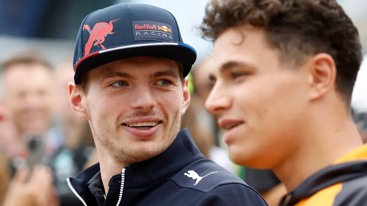 Formula One F1 - British Grand Prix - Silverstone Circuit, Silverstone, Britain - July 3, 2022 Red Bull's Max Verstappen and McLaren's Lando Norris before the race REUTERS/Peter Cziborra