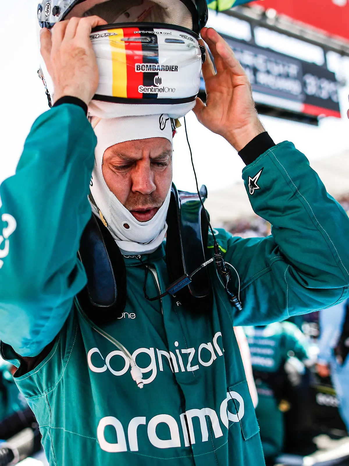  Formula 1 2022: French GP CIRCUIT PAUL RICARD, FRANCE - JULY 24: Sebastian Vettel, Aston Martin, arrives on the grid during the French GP at Circuit Paul Ricard on Sunday July 24, 2022 in Le Castellet, France. Photo by Zak Mauger / LAT Images Images PUBLICATIONxINxGERxSUIxAUTxHUNxONLY GP2212_122848_56I8454