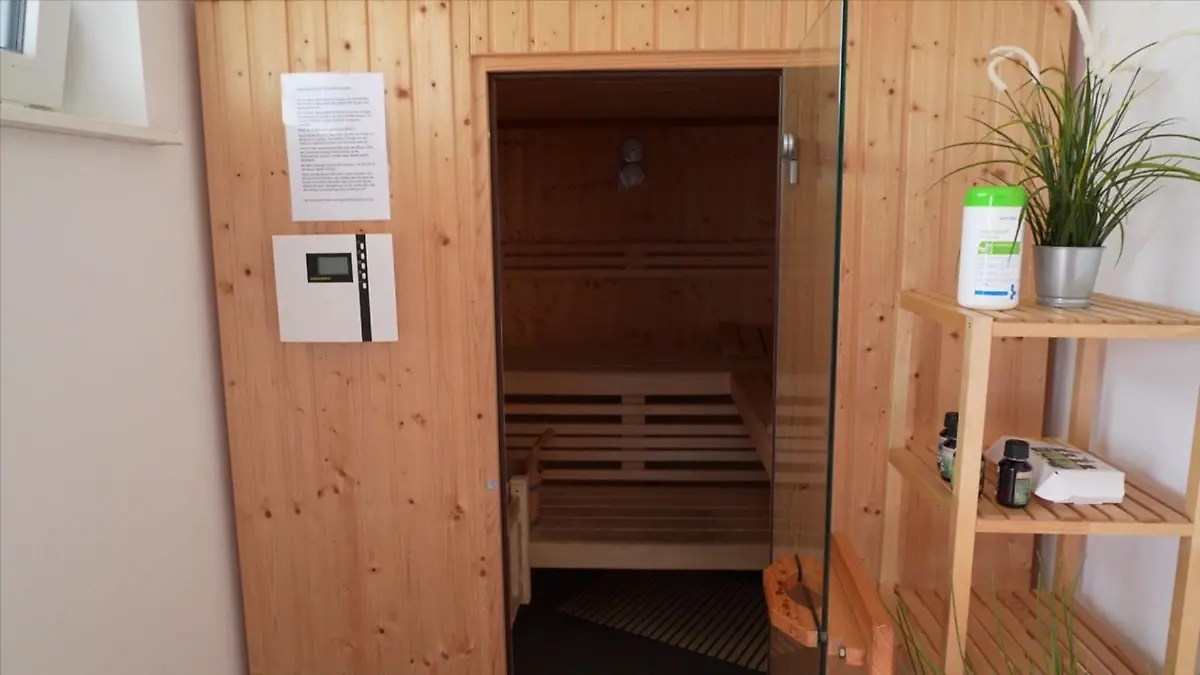 Im Haus gibt's sogar eine Sauna wo sich alle Mitarbeiter aufwärmen können.