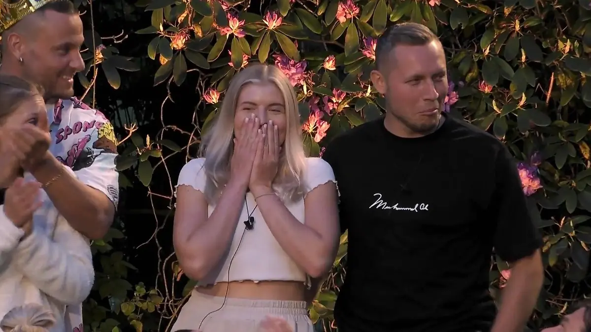 Antonia und Patrick gewinnen die erste Challenge Applaus im Sommerhaus