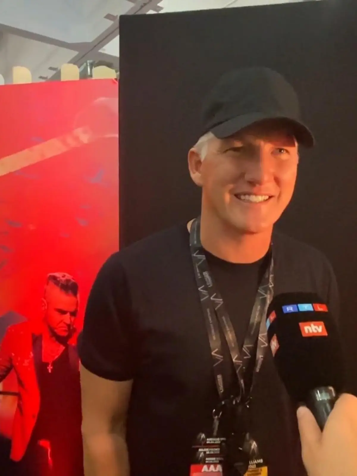 Bild zu: "Singt ein Bastian Schweinsteiger eigentlich?"