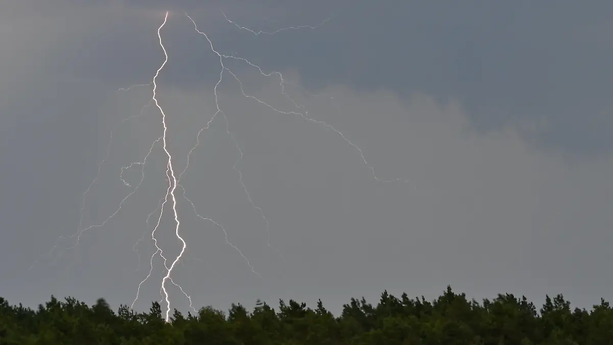 Hier entladen sich heute Hitzegewitter Bis zu 35 Grad